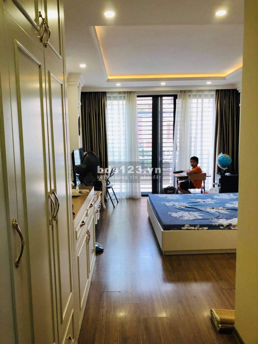 Oto vào nhà ngõ 158 Nguyễn Khánh Toàn, DT 73.5m2 6 tầng mt 4m giá 12.8 tỷ