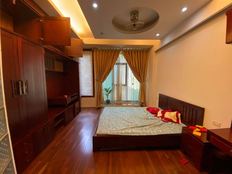 Bán nhà Vương Thừa Vũ 60m 5T hơn 10tỷ ôtô, thang máy, kinh doanh