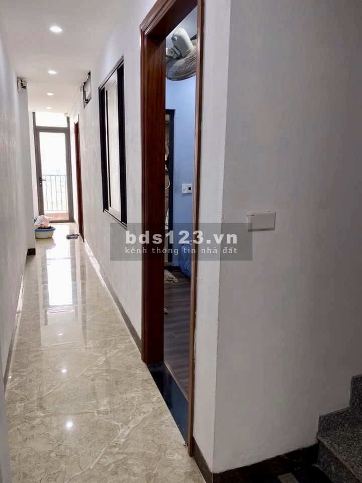 Bán nhà cách đh Kinh tế Quốc Dân, kinh doanh ô tô tránh 8 phòng ngủ, dt 60m2 mt 4.15m, nội thất