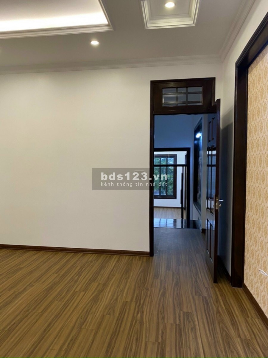 Bán nhà mặt đường Phùng Chí Kiên, TP HD, 4 tầng 67.5m2, mt 4.5m, nhà cực đẹp, chỉ 4.6 tỷ