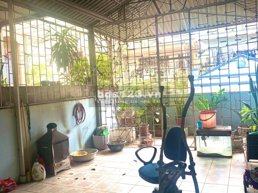 Bán nhà Trần Quang Diệu, ngõ ô tô tải tránh nhau, dt 42m2, 3.5 tầng, giá 11.5 tỷ