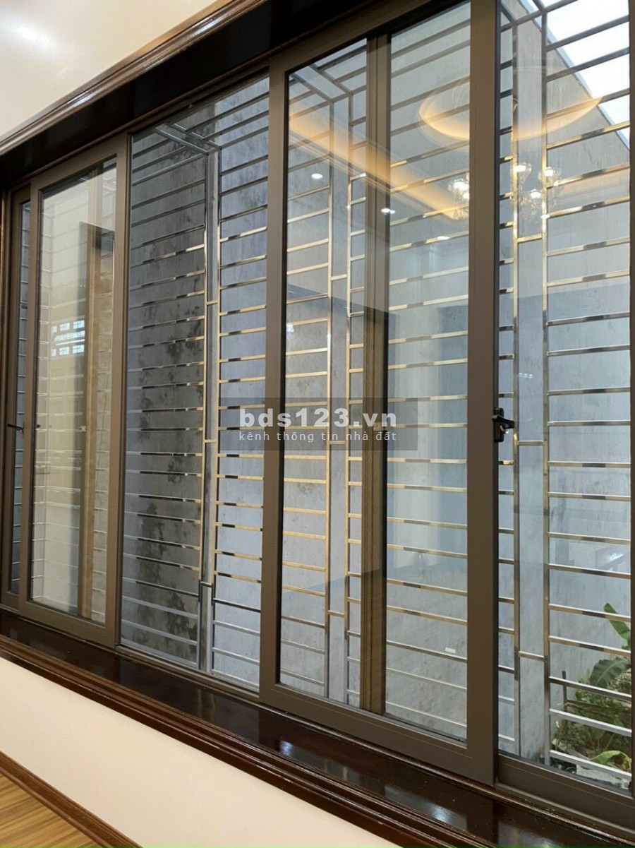 Bán nhà mặt đường Phùng Chí Kiên, TP HD, 4 tầng 67.5m2, mt 4.5m, nhà cực đẹp, chỉ 4.6 tỷ
