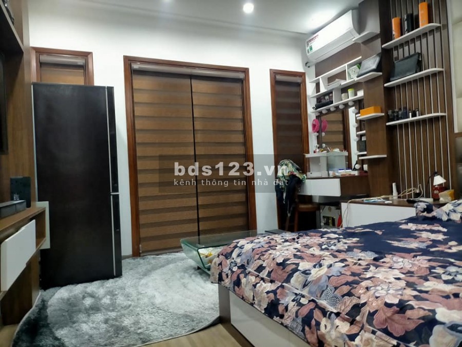 Bán nhà trung tâm Hai Bà Trưng, có sẵn sổ, liên hệ 0983432229