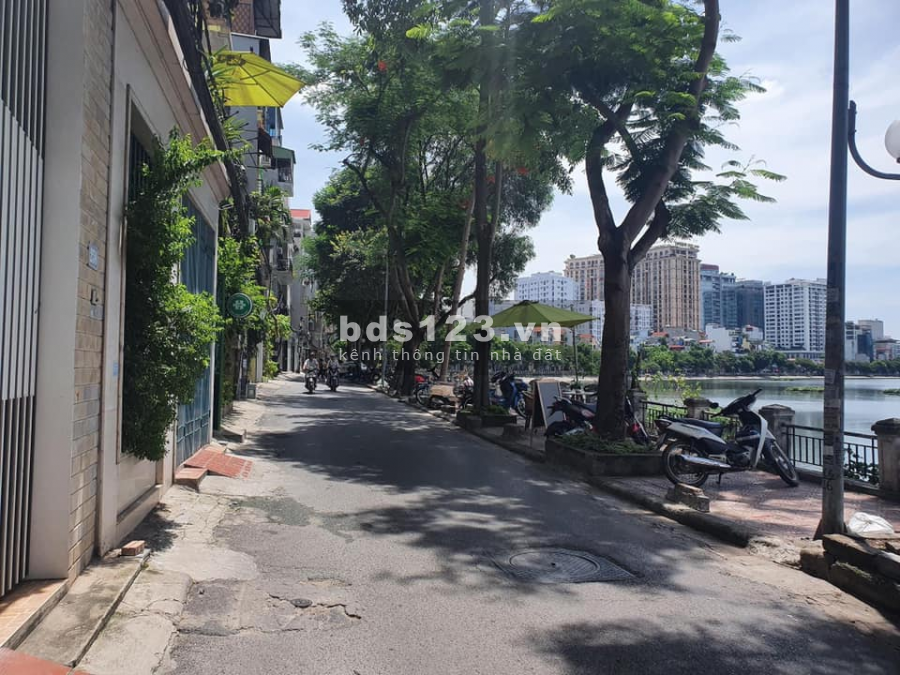 Hoàng Cầu nhà đẹp dt 40m2, ô tô đỗ cửa, dt 15m ra bãi ô tô, giá 7.95 tỷ