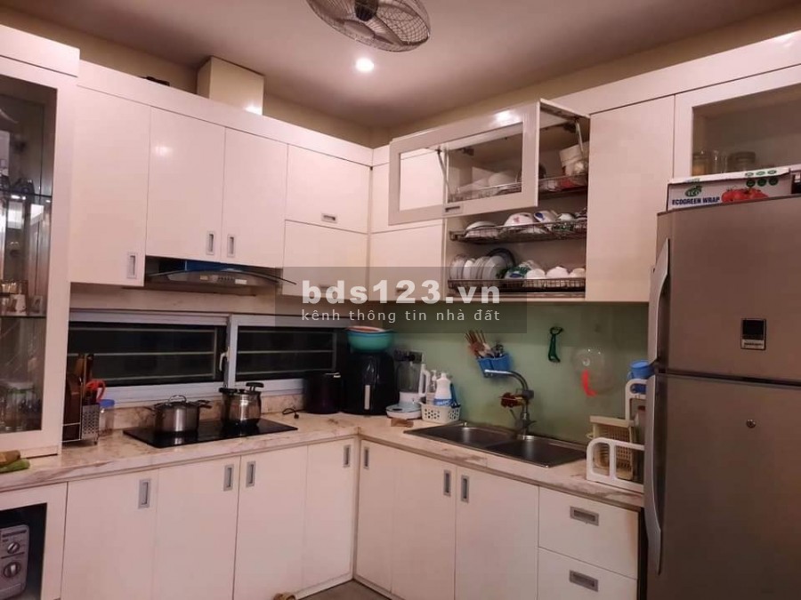 Hoàng Cầu nhà đẹp dt 40m2, ô tô đỗ cửa, dt 15m ra bãi ô tô, giá 7.95 tỷ