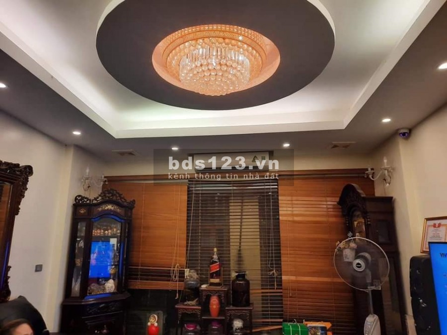 Hoàng Cầu nhà đẹp dt 40m2, ô tô đỗ cửa, dt 15m ra bãi ô tô, giá 7.95 tỷ