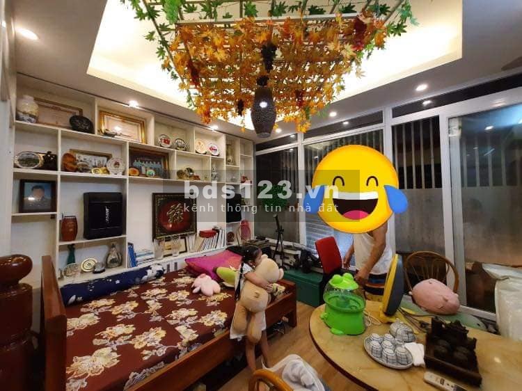 Hoàng Cầu nhà đẹp dt 40m2, ô tô đỗ cửa, dt 15m ra bãi ô tô, giá 7.95 tỷ