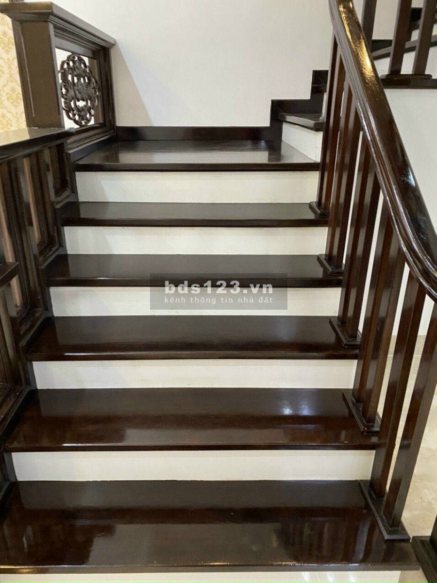 Bán nhà mặt đường Phùng Chí Kiên, TP HD, 4 tầng 67.5m2, mt 4.5m, nhà cực đẹp, chỉ 4.6 tỷ