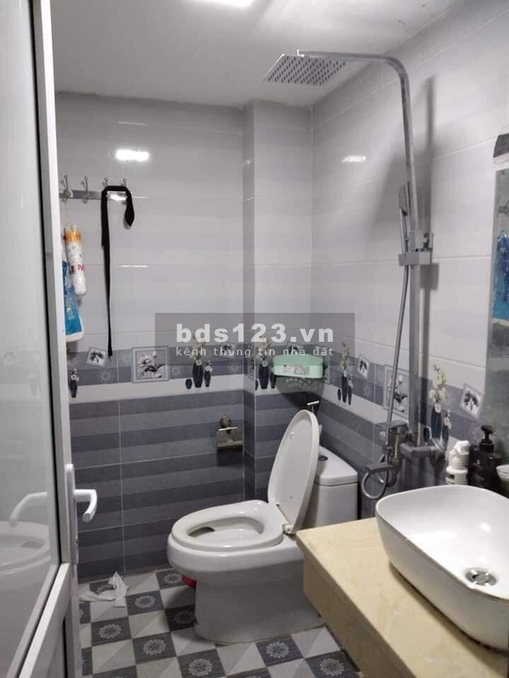 Bán nhà Hoàng Văn Thái, ô tô đỗ cửa, nở hậu, dân trí cao, 45m, 4.3 tỷ