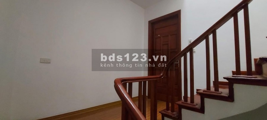 Bán nhà Lạc Long Quân Quận Tây Hồ đúc 5 tầng, full nội thất, sổ chính chủ