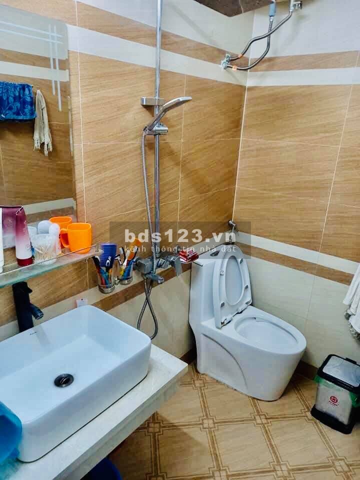 Bán gấp nhà phố Giáp Nhị ô tô qua cửa, khu an ninh, 5 tầng đúc bê tông
