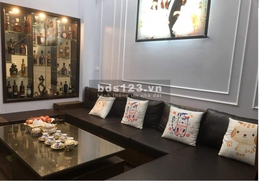 Bán Nhà Phố 8/3, ngõ ô tô đỗ cửa, phân lô, 52m5Tầng nhỉnh 4,0 tỷ.