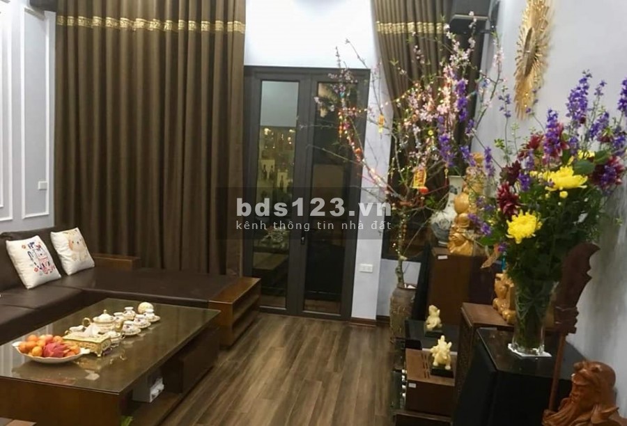Bán Nhà Phố 8/3, ngõ ô tô đỗ cửa, phân lô, 52m5Tầng nhỉnh 4,0 tỷ.