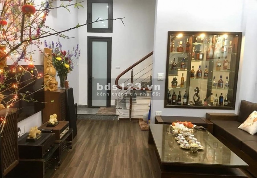 Bán Nhà Phố 8/3, ngõ ô tô đỗ cửa, phân lô, 52m5Tầng nhỉnh 4,0 tỷ.