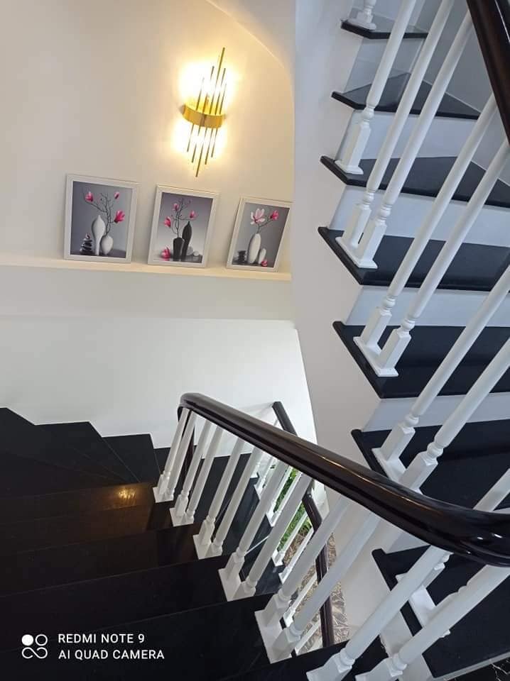 Sale sốc 42m2, Nguyễn Văn Cừ gần phố lô góc, ô tô đỗ cửa, giá 3.38 tỷ, lh 0963521933
