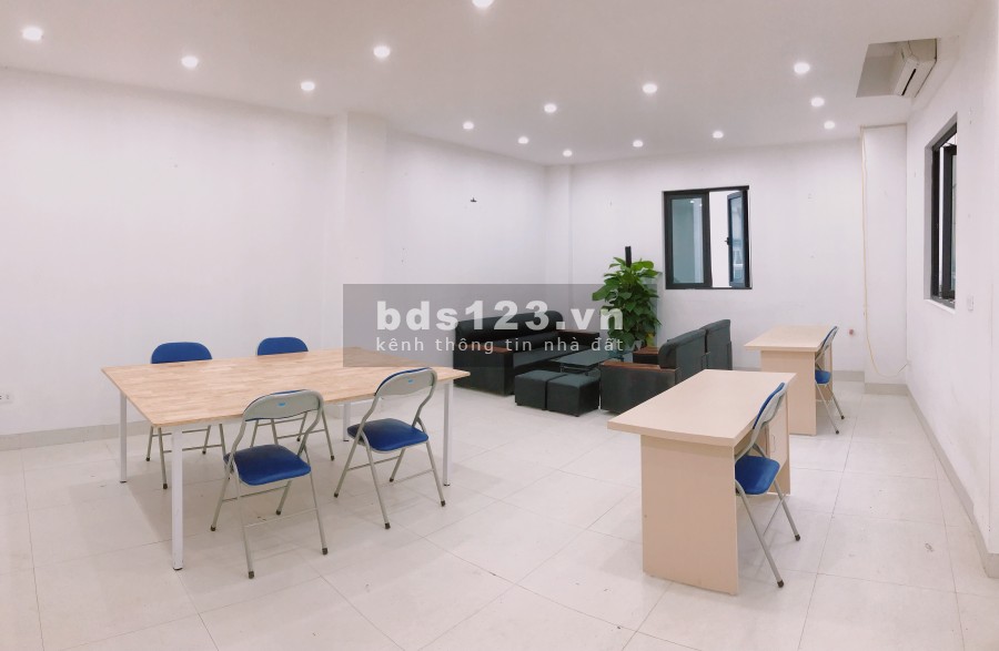 Văn Phòng cho thuê Phùng Chí Kiên, Hoàng Quốc Việt DT35m2 giá chỉ 6tr5/th hỗ trợ dịch 35%