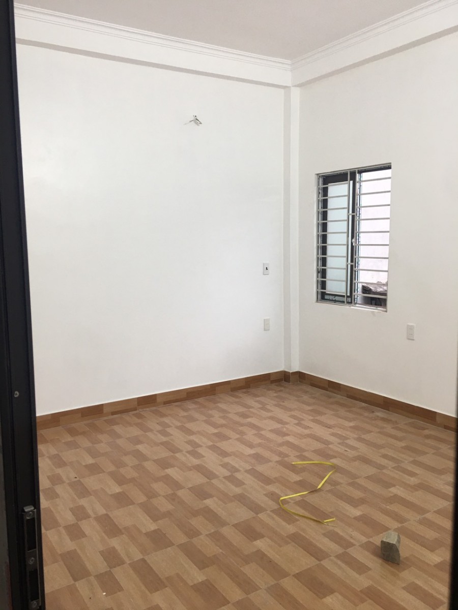 Bán nhà mặt phố Hoàng Mai Hà Nội vị trí kinh doanh DT: 105m2 2 tầng giá 80tr/m