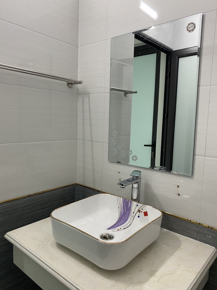 Bán nhà mặt phố Hoàng Mai Hà Nội vị trí kinh doanh DT: 105m2 2 tầng giá 80tr/m
