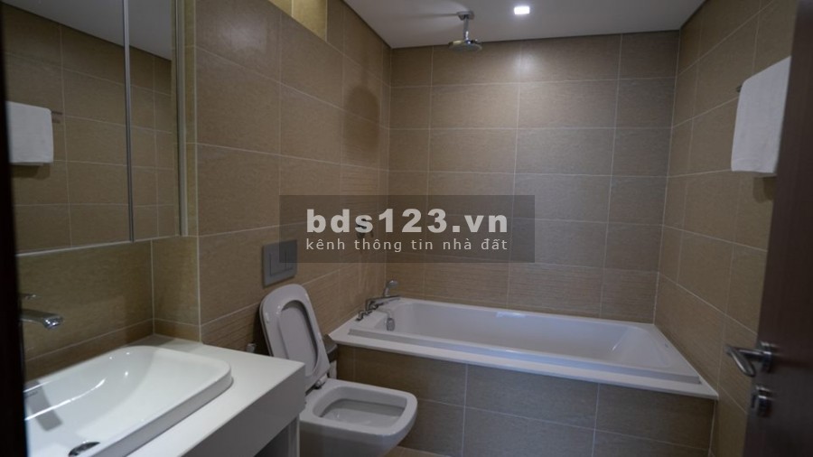 Bán nhanh M2 Vinhomes Metropolis, 3 ngủ 91.65m2, full nội thất - 0973781843 Ánh.