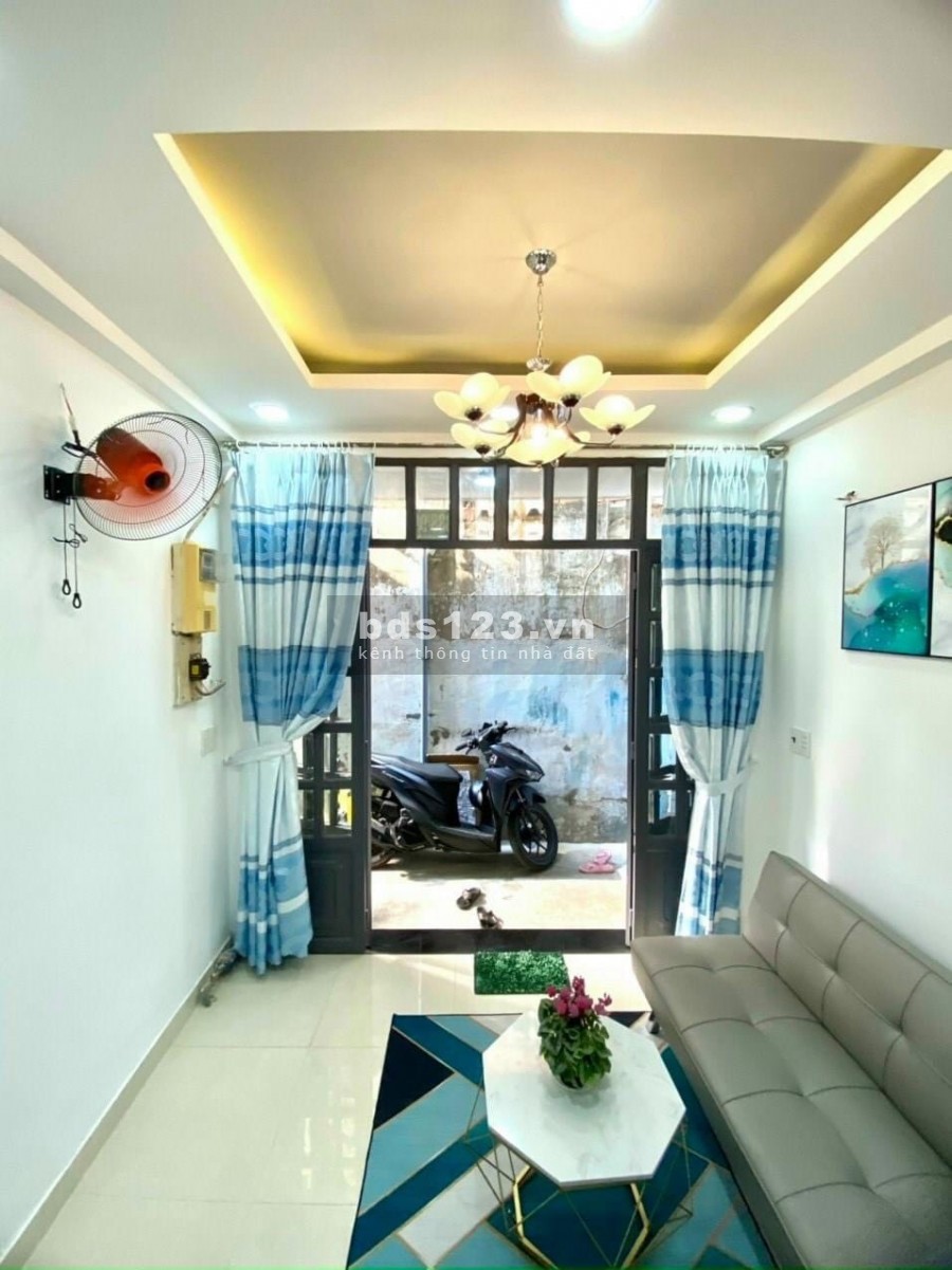 Nhà đẹp Bình Thạnh chỉ 2.4 tỉ, ngân hàng cho vay 1.1 tỉ, 2 tầng đúc