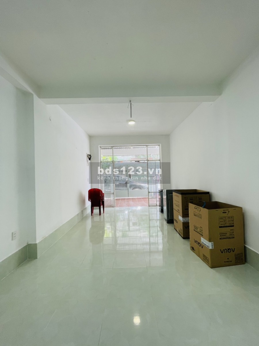 Cho Thuê tâng trệt Chung cư Bộ Công An Q2 dt 130m2 giá 7tr/ tháng ngay trung tâm
