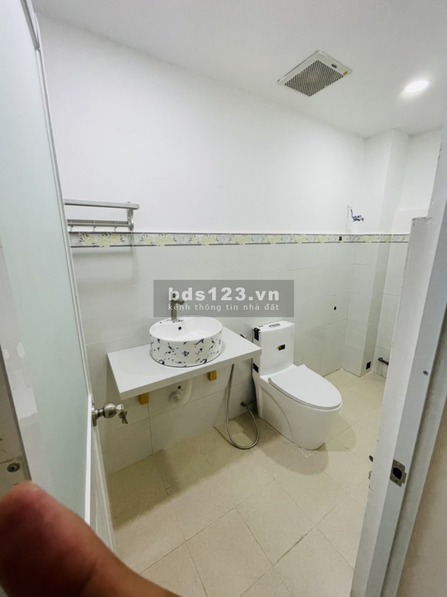 Cho Thuê tâng trệt Chung cư Bộ Công An Q2 dt 130m2 giá 7tr/ tháng ngay trung tâm