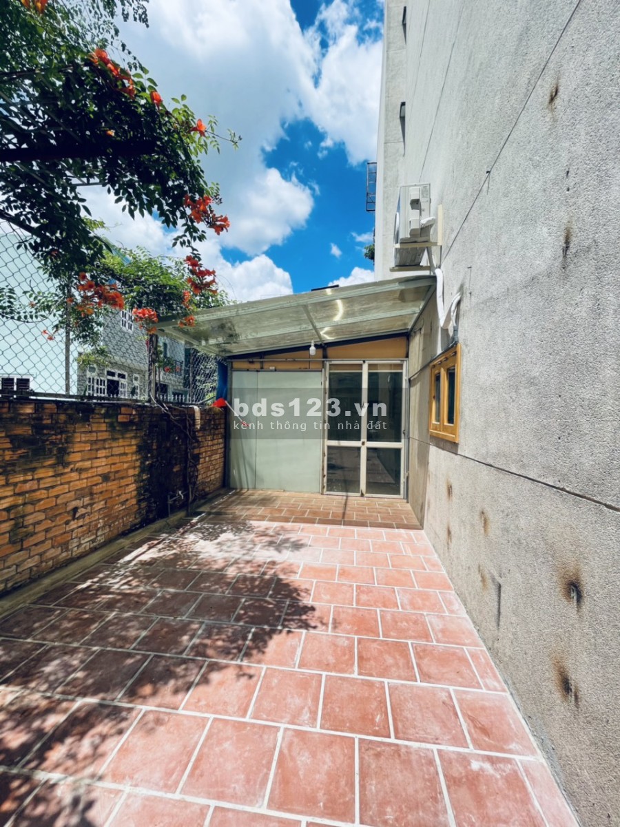 Cho Thuê tâng trệt Chung cư Bộ Công An Q2 dt 130m2 giá 7tr/ tháng ngay trung tâm
