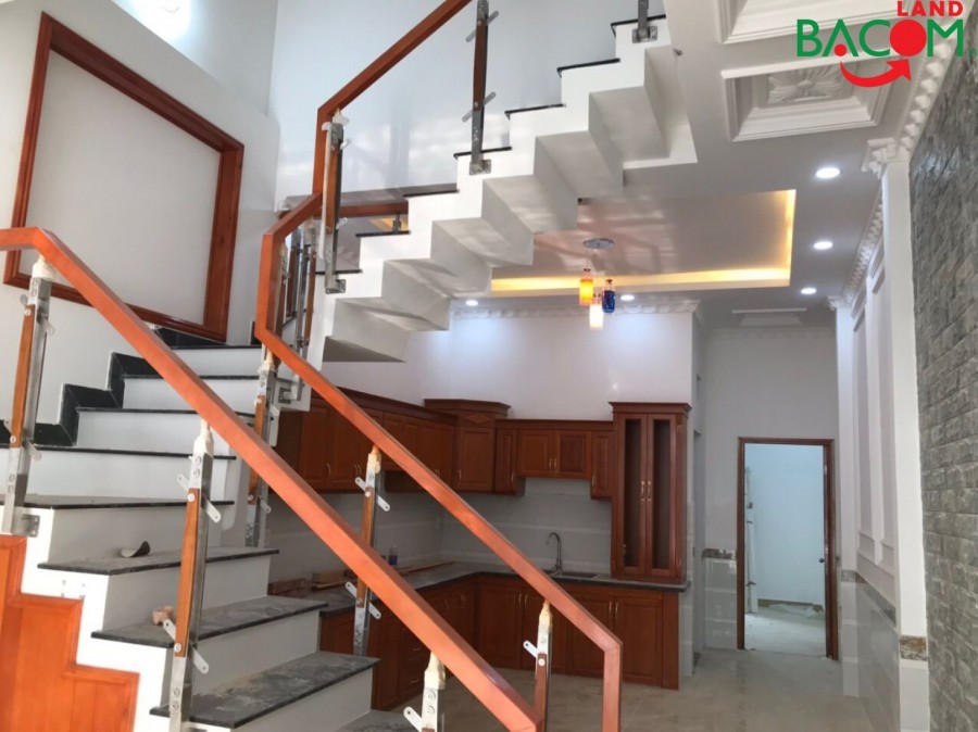 Nhà 1 trệt, 1 lầu, phường Tân Hạnh diện tích 85m2, SHR đường ô tô 2 ty8