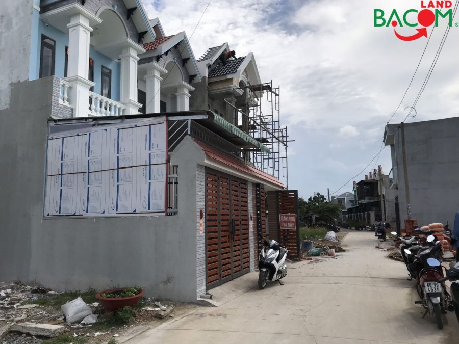 Nhà 1 trệt, 1 lầu, phường Tân Hạnh diện tích 85m2, SHR đường ô tô 2 ty8