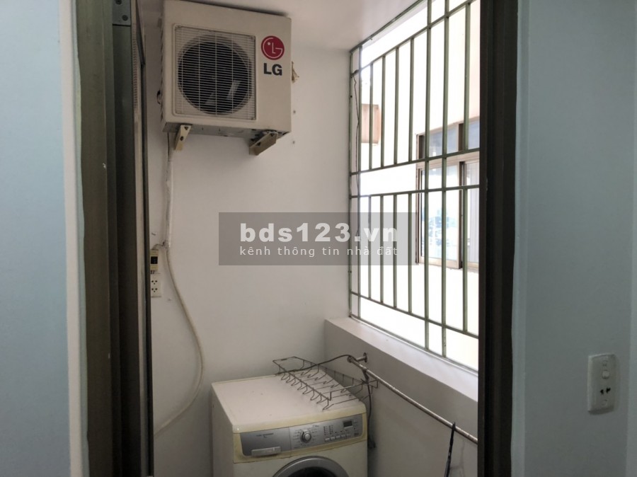 Cần cho thuê gấp căn hộ 155 Nguyễn Chí Thanh Quận 5, diện tích 70m2, 2PN