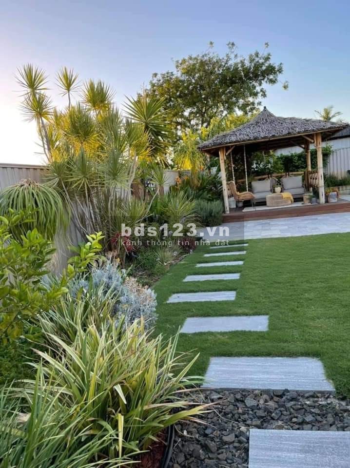 Đất Lạc Long Quân/ Tây Hồ: xây biệt thự nhà vườn.179m2.Mt 11. 40 tỷ.Mr Tấn: 0985*363*818