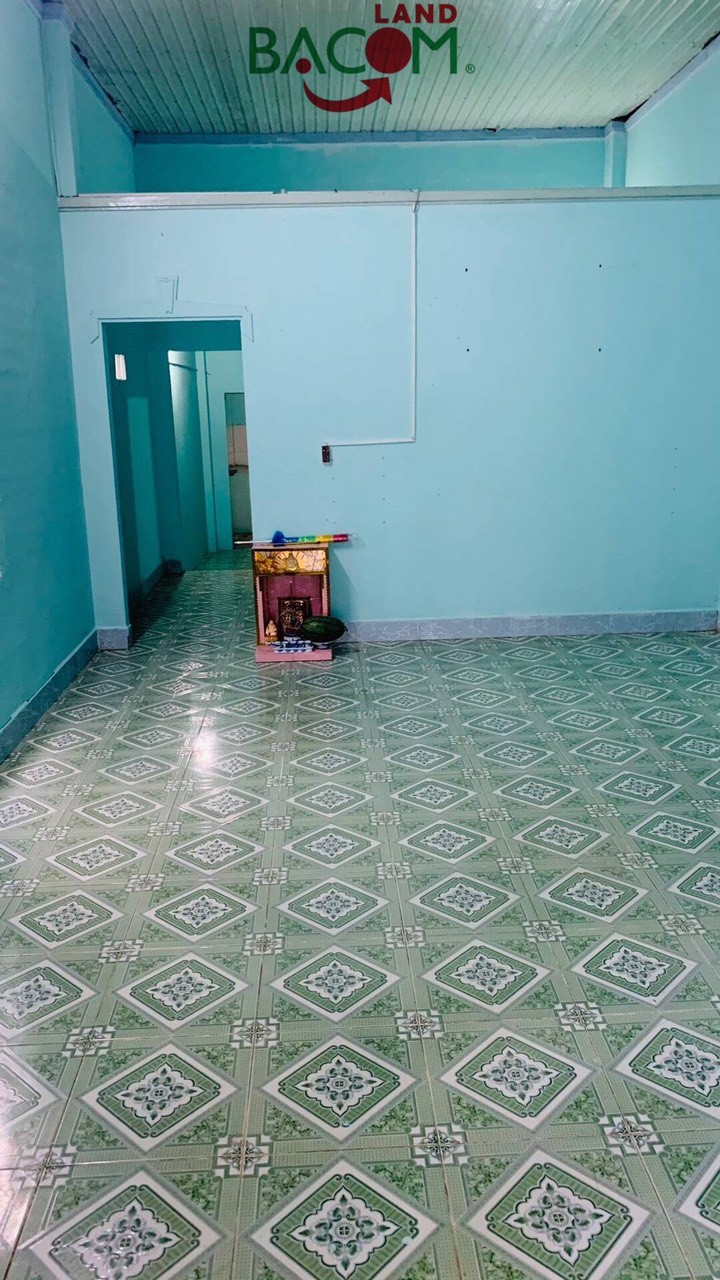 Nhà mặt đường kinh doanh Tân Phong, cách chợ Bà thức 100m, 140m2, SHR, thổ cư, giá 2ty770