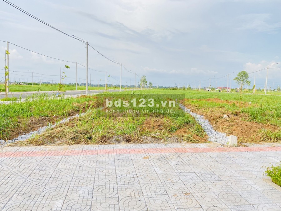 Cần bán gấp cặp nền vị trí đẹp ngay trung tâm dự án thuận lợi kinh doanh, mua bán