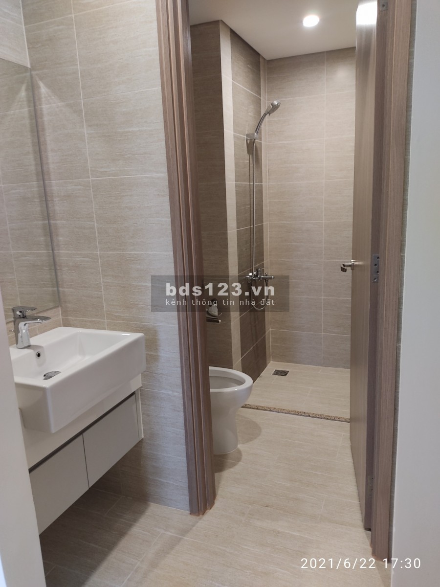 Chủ nhà gửi thuê gấp căn 2PN1WC nội thất full gỗ tại Vinhomes Smart City