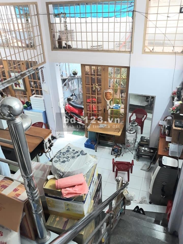 Chỉ 5.3 tỷ có nhà Q3, cách 2 căn ra MT Rạch Bùng Binh, 38 m2, 3 tầng BTCT, có sân 3m.