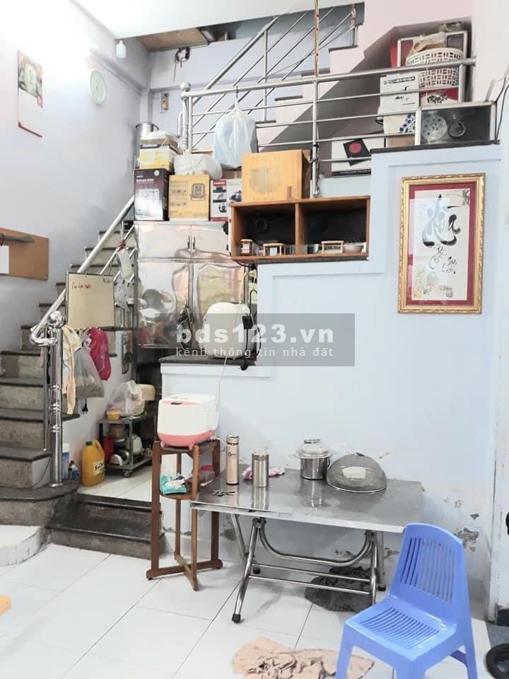 Chỉ 5.3 tỷ có nhà Q3, cách 2 căn ra MT Rạch Bùng Binh, 38 m2, 3 tầng BTCT, có sân 3m.