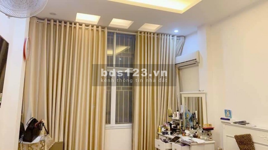 Chính chủ cần ván nhà phố Khâm Thiên, chủ cầy tâm huyết, thiết kế 3 tầng, vài bước ra trung tâm Đống Đa