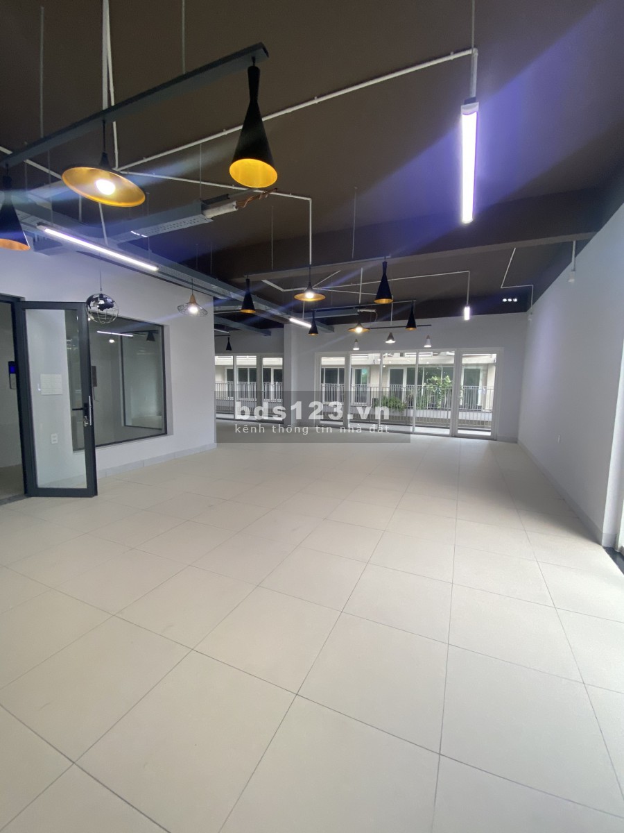 Cho Thuê 1 cặp Nhà Phố Thương Mại Saritown có căn góc gần 800m2 mới 100% LH 0909246874