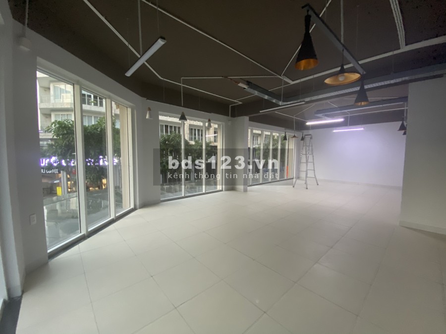 Cho Thuê 1 cặp Nhà Phố Thương Mại Saritown có căn góc gần 800m2 mới 100% LH 0909246874