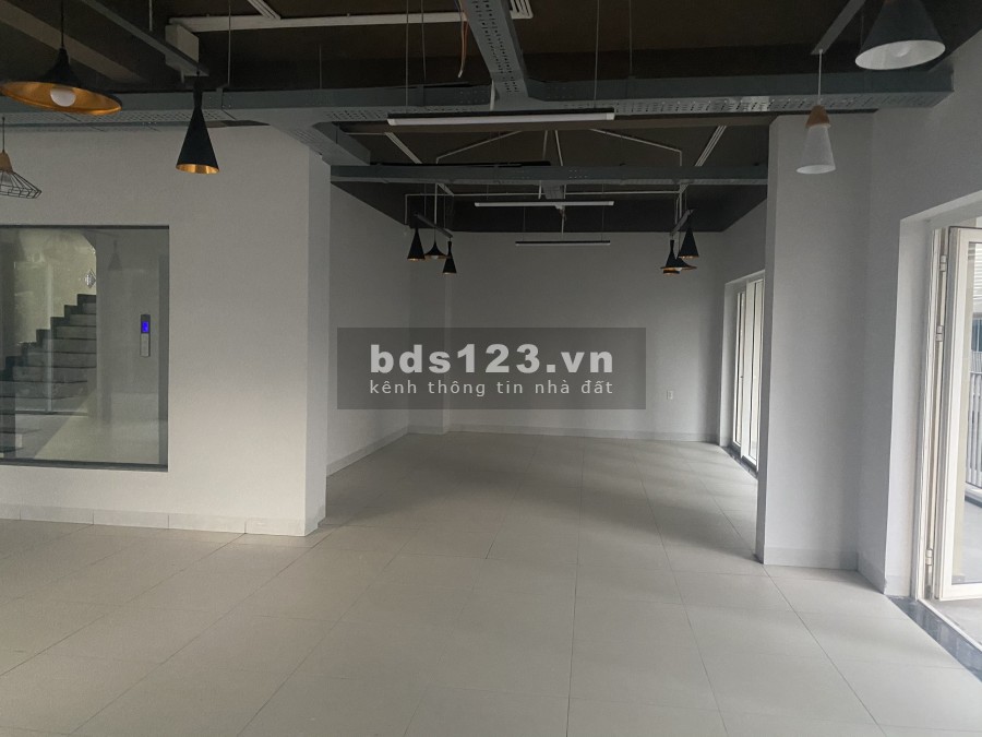 Cho Thuê 1 cặp Nhà Phố Thương Mại Saritown có căn góc gần 800m2 mới 100% LH 0909246874