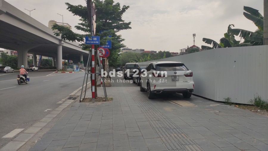 Bán 69m2 đất lô góc ngõ 599 Phạm Văn Đồng cách đường ô tô 10m giá 3 tỷ. LH 0912442669