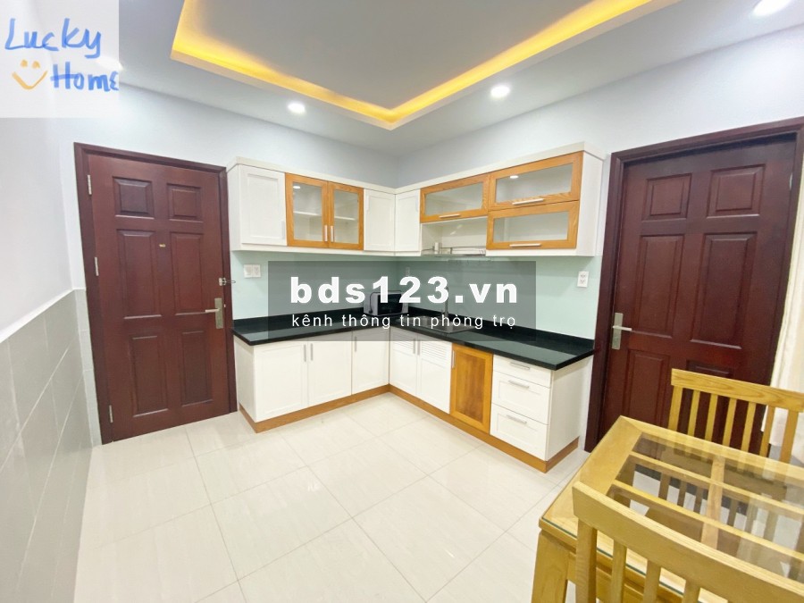 Cho thuê căn hộ duy nhất 2 pn, có ban công tại Bình Thạnh, an ninh