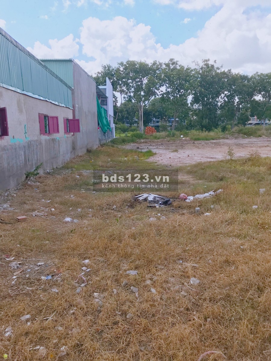 Bán nhà 125m2, đúc kiên cố, giá 1.3 tỷ, sổ hồng riêng, bao rẻ hơn thị trường