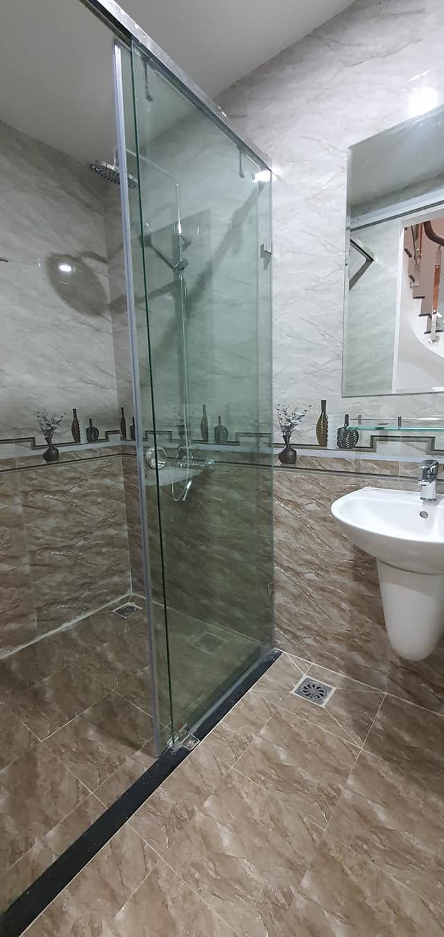 Cần bán gấp nhà 60M2, Phố Văn La, Hà Đông, Phân Lô, Ô tô tránh, Kinh doanh, giá chưa đến 6 tỷ.