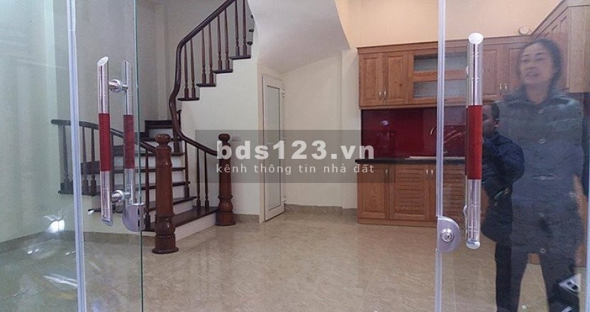Bán nhà Bạch Mai, dt 65m2, 5.5 tỷ, 4 tầng, mt 6.5m, sát phố ô chờ thang máy