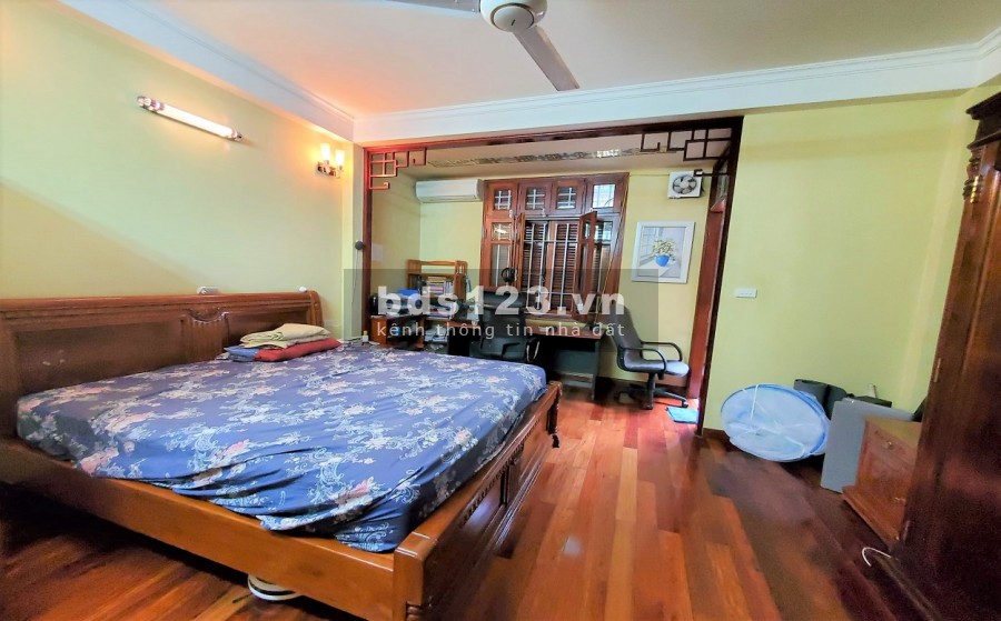 Bán nhà phố Cầu Giấy, Lô góc, ô tô, kinh doanh. 130m2 4T MT7.5m 16 tỷ
