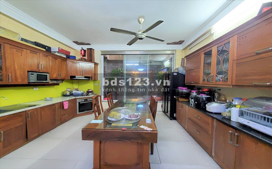 Bán nhà phố Cầu Giấy, Lô góc, ô tô, kinh doanh. 130m2 4T MT7.5m 16 tỷ
