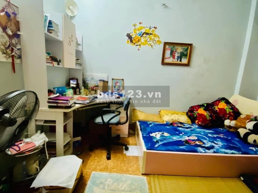 Siêu hiếm không có nhà nhỏ cần bán Cầu Giấy, 6 tầng đúc, gần ô tô tránh