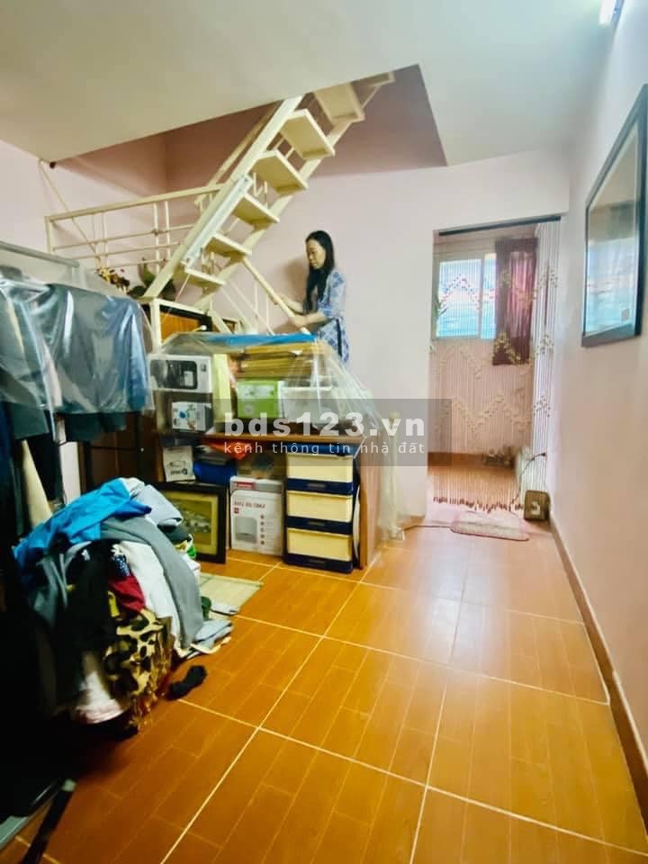 Siêu hiếm không có nhà nhỏ cần bán Cầu Giấy, 6 tầng đúc, gần ô tô tránh