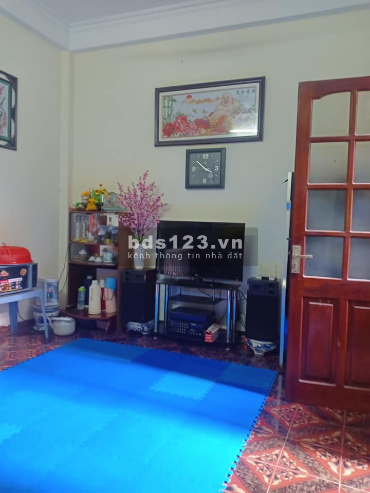 Bán nhà Định Công, dt 55m2, gần đường to trước nhà thoáng mát, giá 3.3 tỷ